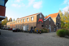903700 Gezicht op het gebouw van aardewerkfabriek Mobach Keramiek (Kanaalweg 24) te Utrecht.